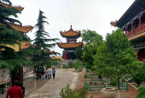 五律/游凤山青莲寺