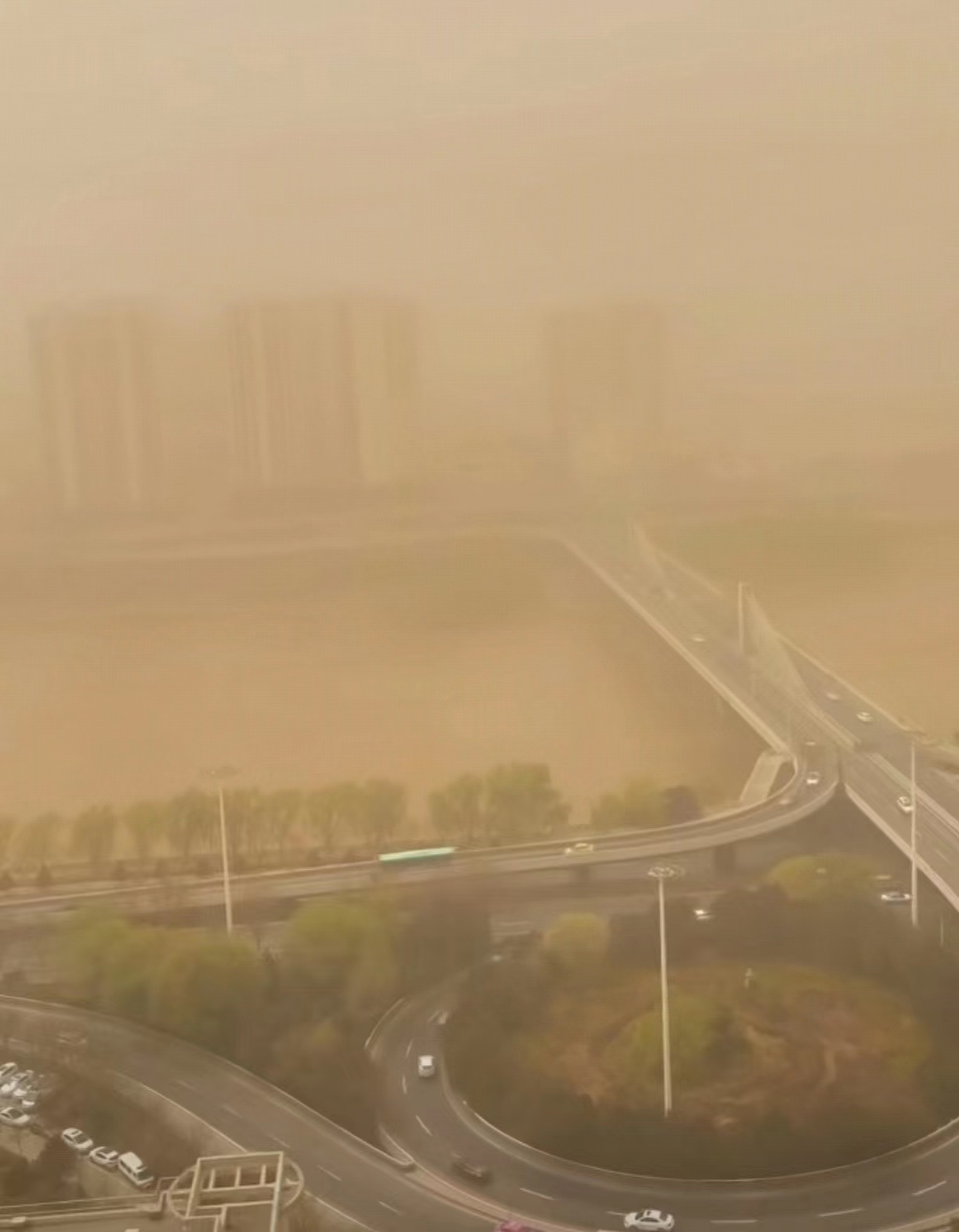 谷雨沙尘有感