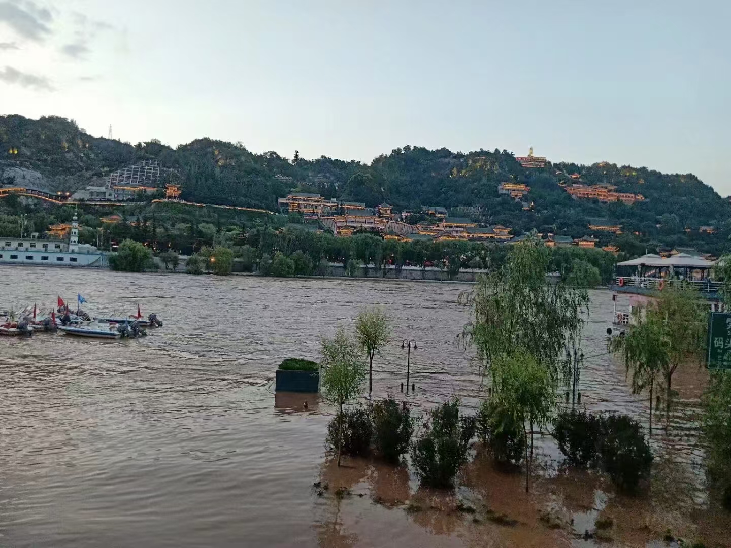 【夕阳下的兰州黄河美景】图2